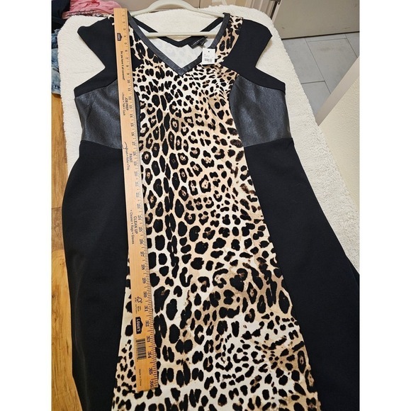 Lane Bryant NWT sz18. Animal prints. Faux leather trim cap sleeve. Shrift dress - Picture 7 of 10